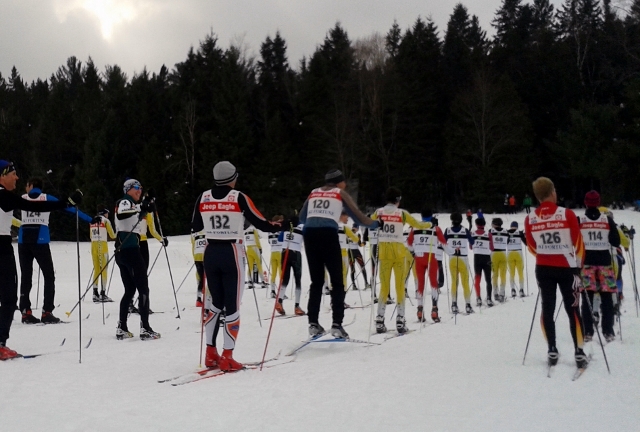 The men's field was large, as they raced all males 14 years old and up together. On short course with a challenging ups and downs, this mean a lot of spills!