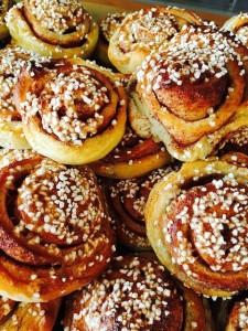 cinnamon-buns-small_pubdomain